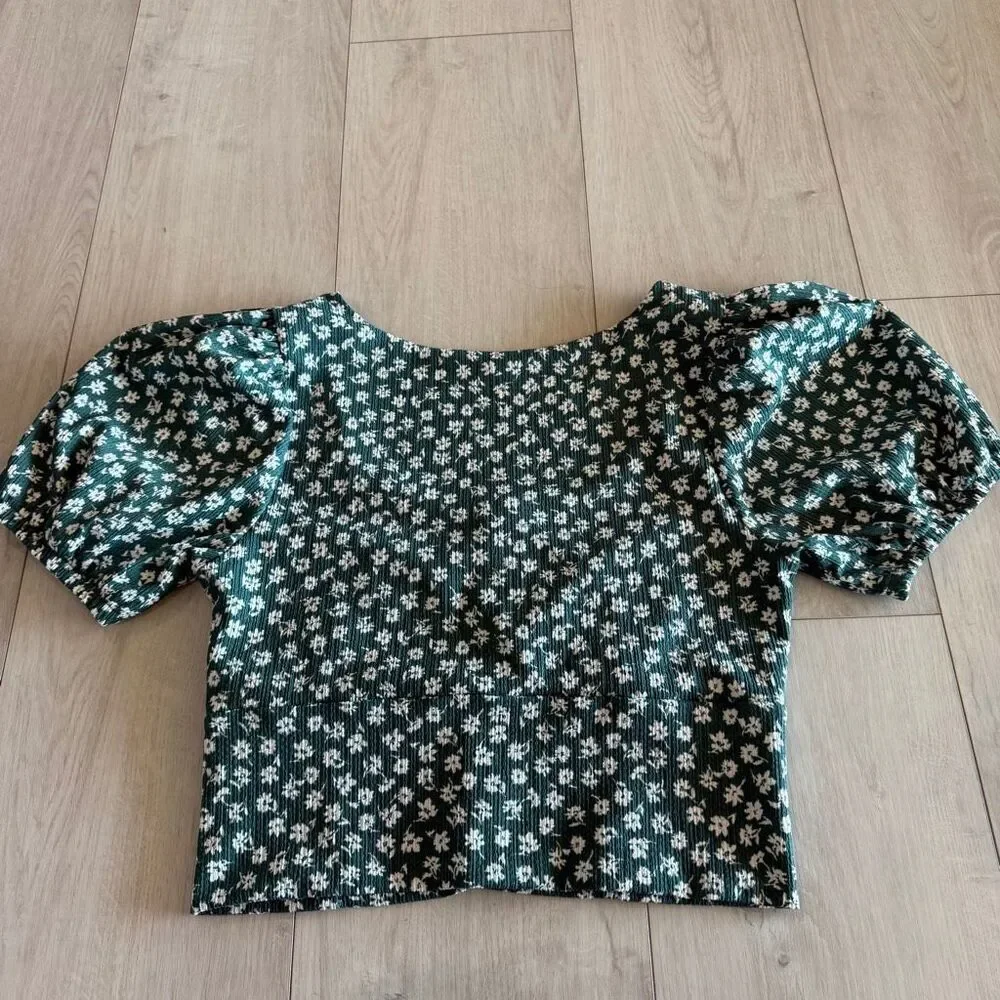 Free People Medium Dark Green and White Floral Cropped Blouse size L